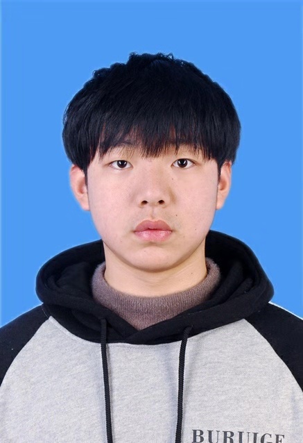 黄贇